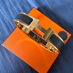 Authentic Hermes Clic HH Bracelet (Men’s) T6 size or 19.5cm.  Noir Mat + gold
